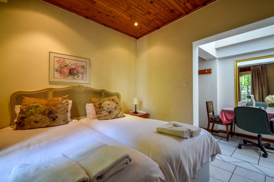 9 Bedroom Property for Sale in Nieuw Muckleneuk Gauteng