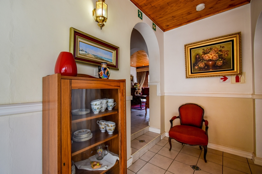 9 Bedroom Property for Sale in Nieuw Muckleneuk Gauteng