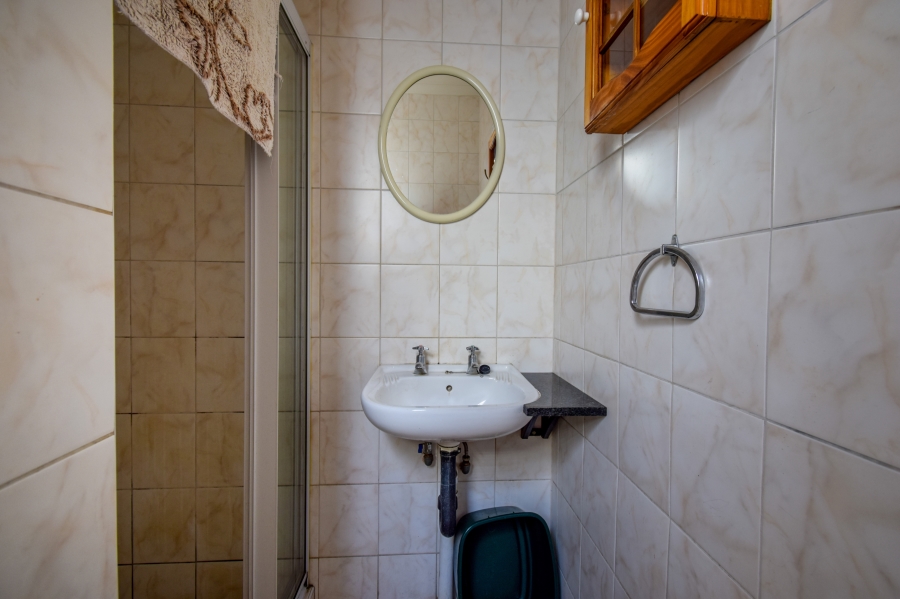 9 Bedroom Property for Sale in Nieuw Muckleneuk Gauteng
