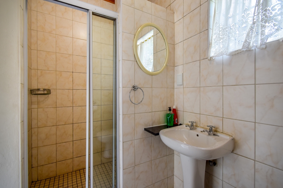 9 Bedroom Property for Sale in Nieuw Muckleneuk Gauteng