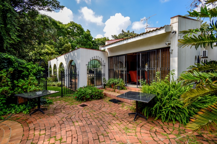 9 Bedroom Property for Sale in Nieuw Muckleneuk Gauteng