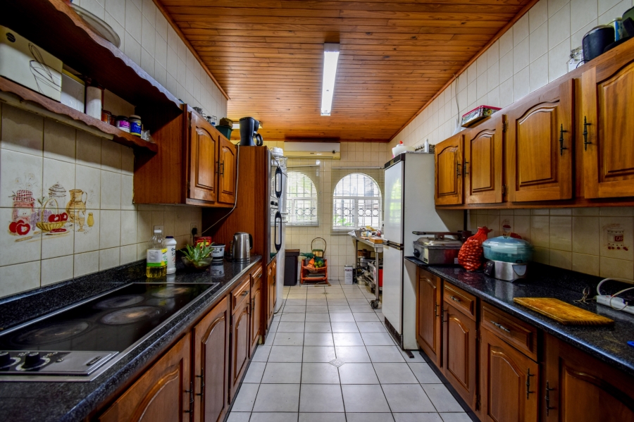 9 Bedroom Property for Sale in Nieuw Muckleneuk Gauteng