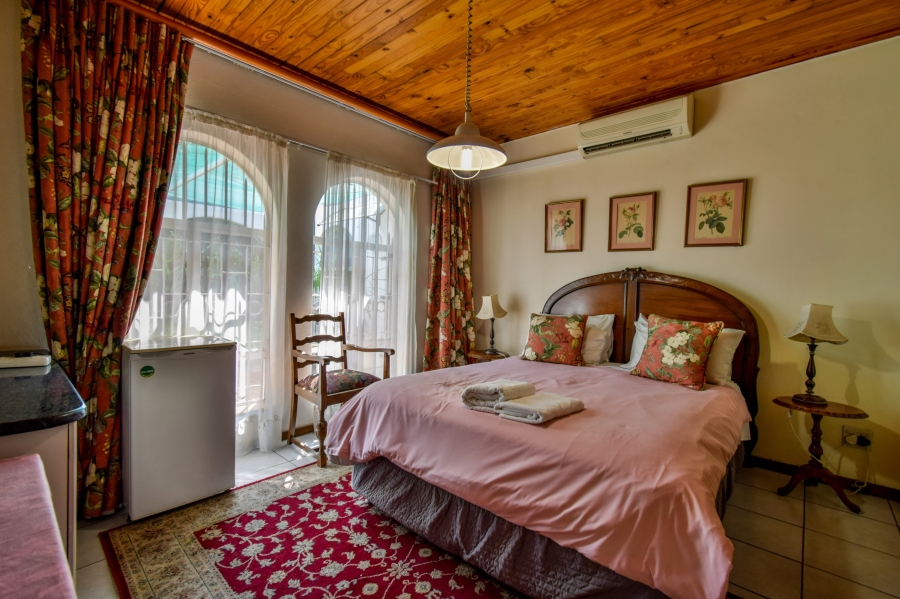 9 Bedroom Property for Sale in Nieuw Muckleneuk Gauteng