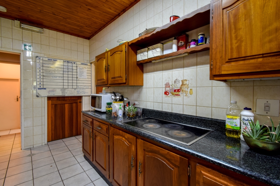 9 Bedroom Property for Sale in Nieuw Muckleneuk Gauteng