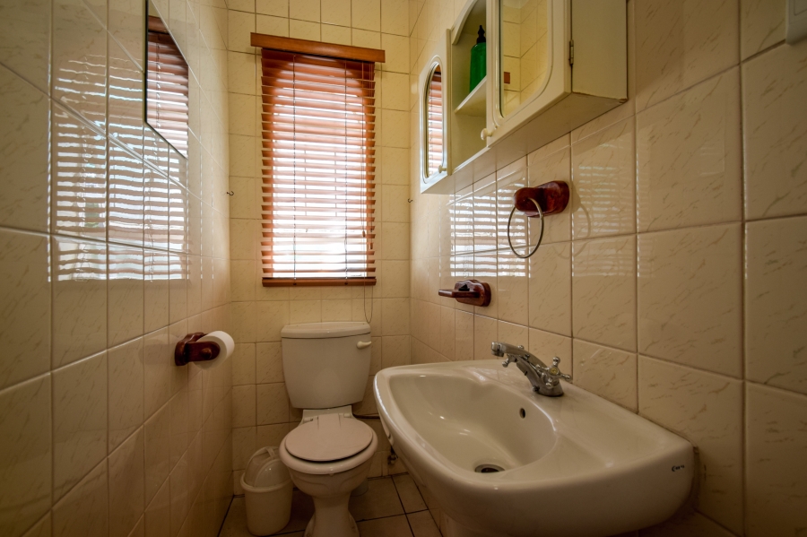 9 Bedroom Property for Sale in Nieuw Muckleneuk Gauteng