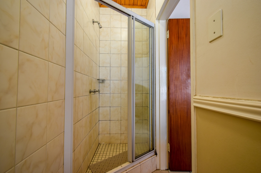 9 Bedroom Property for Sale in Nieuw Muckleneuk Gauteng