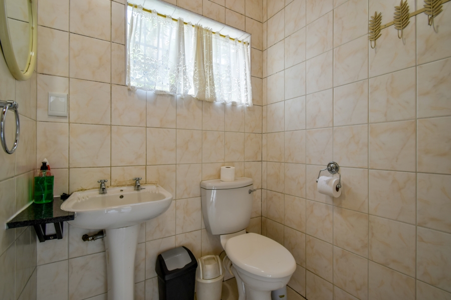 9 Bedroom Property for Sale in Nieuw Muckleneuk Gauteng