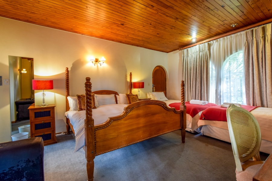 9 Bedroom Property for Sale in Nieuw Muckleneuk Gauteng