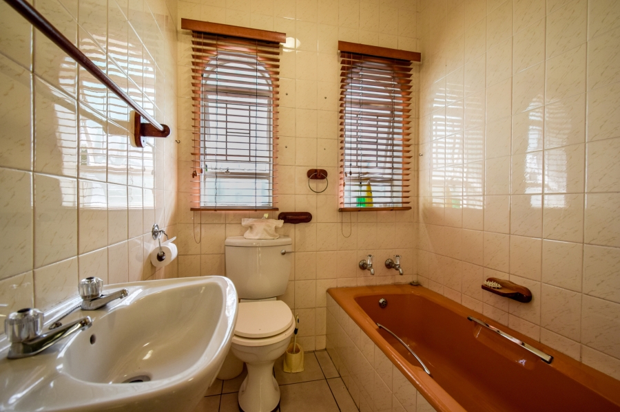 9 Bedroom Property for Sale in Nieuw Muckleneuk Gauteng