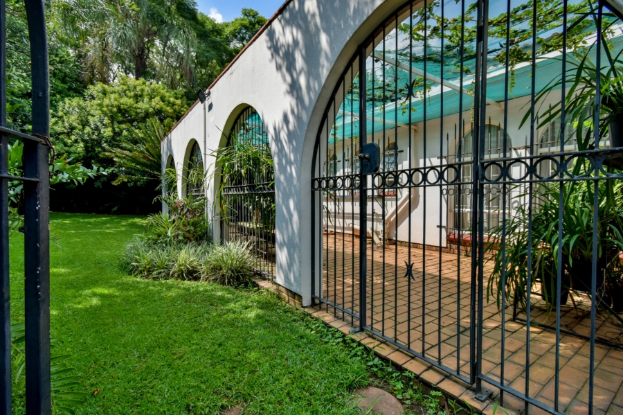 9 Bedroom Property for Sale in Nieuw Muckleneuk Gauteng