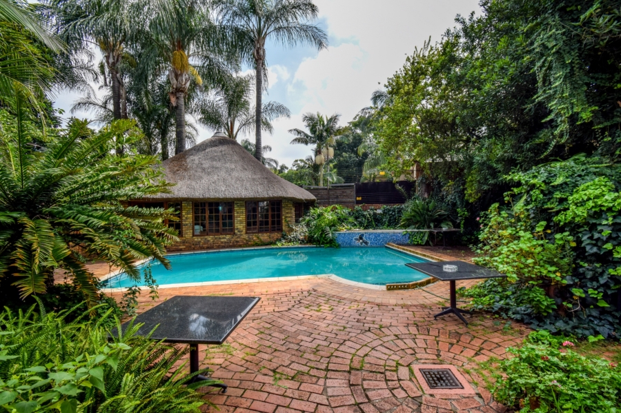 9 Bedroom Property for Sale in Nieuw Muckleneuk Gauteng