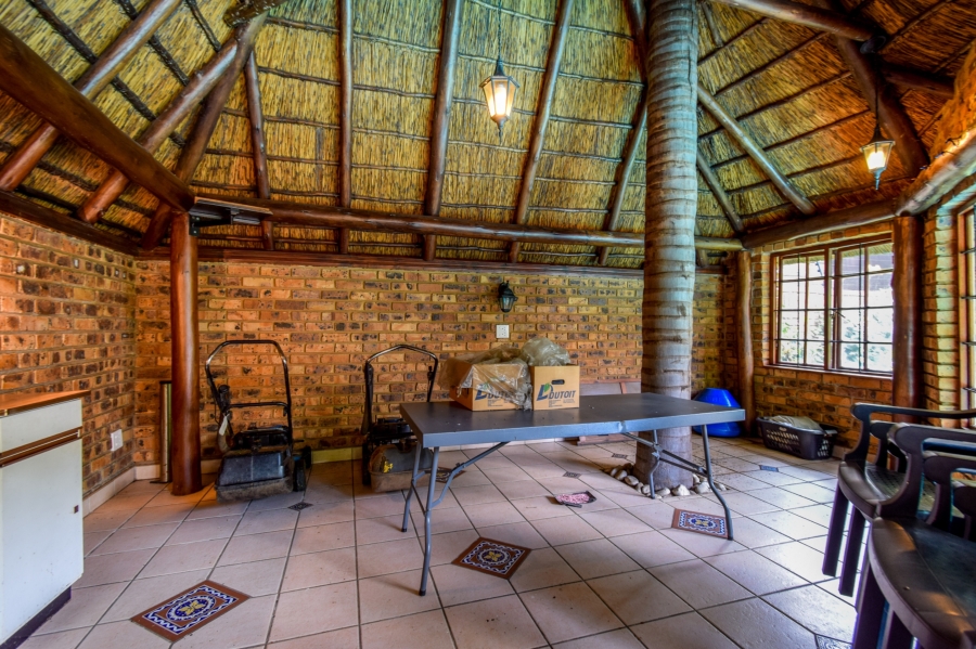 9 Bedroom Property for Sale in Nieuw Muckleneuk Gauteng