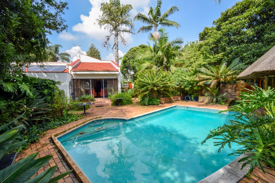 9 Bedroom Property for Sale in Nieuw Muckleneuk Gauteng