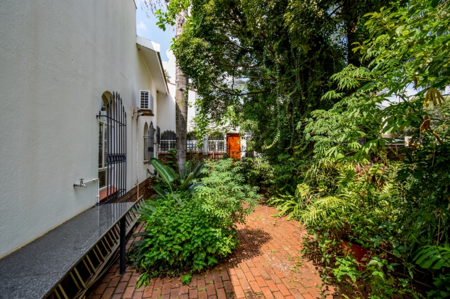 9 Bedroom Property for Sale in Nieuw Muckleneuk Gauteng