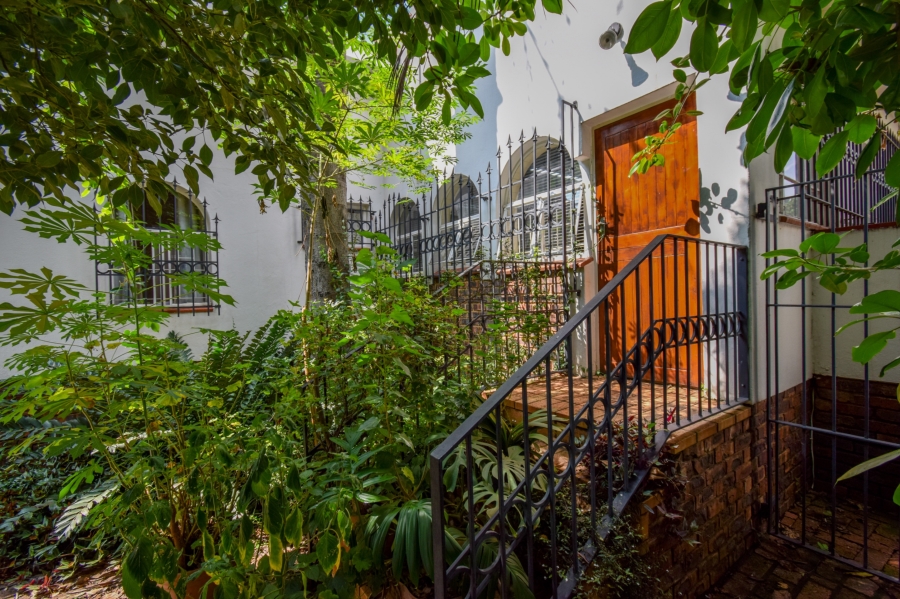 9 Bedroom Property for Sale in Nieuw Muckleneuk Gauteng