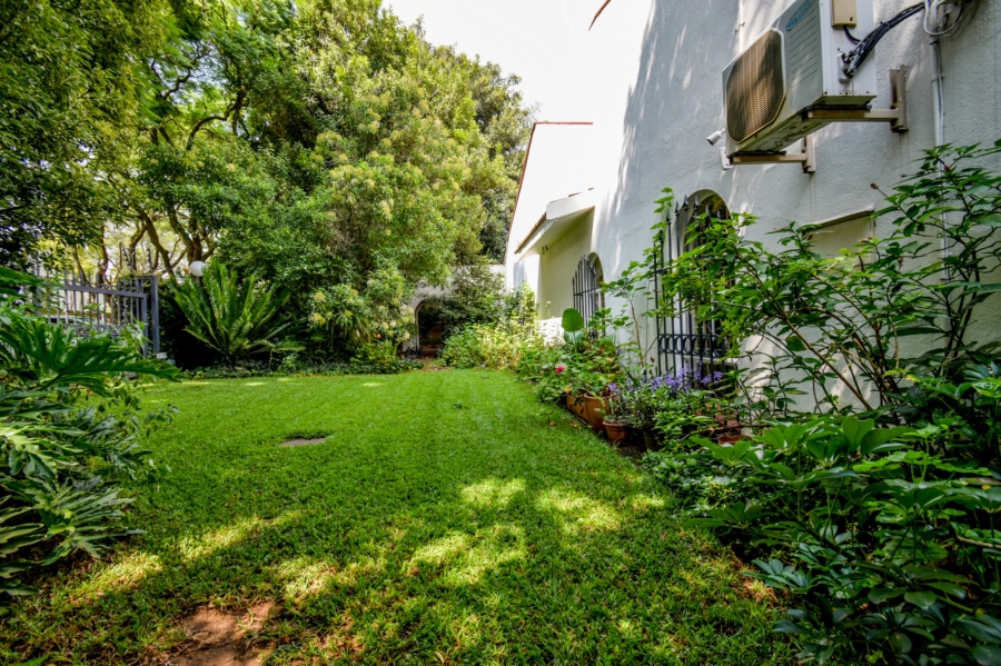 9 Bedroom Property for Sale in Nieuw Muckleneuk Gauteng