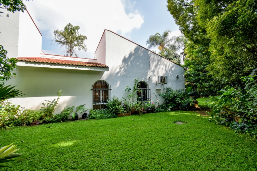 9 Bedroom Property for Sale in Nieuw Muckleneuk Gauteng