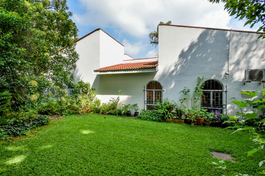 9 Bedroom Property for Sale in Nieuw Muckleneuk Gauteng