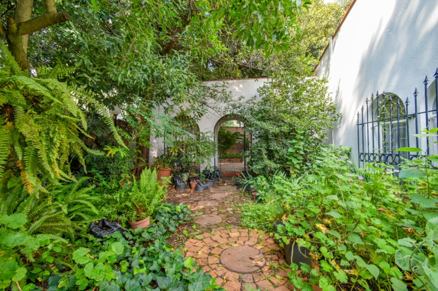 9 Bedroom Property for Sale in Nieuw Muckleneuk Gauteng