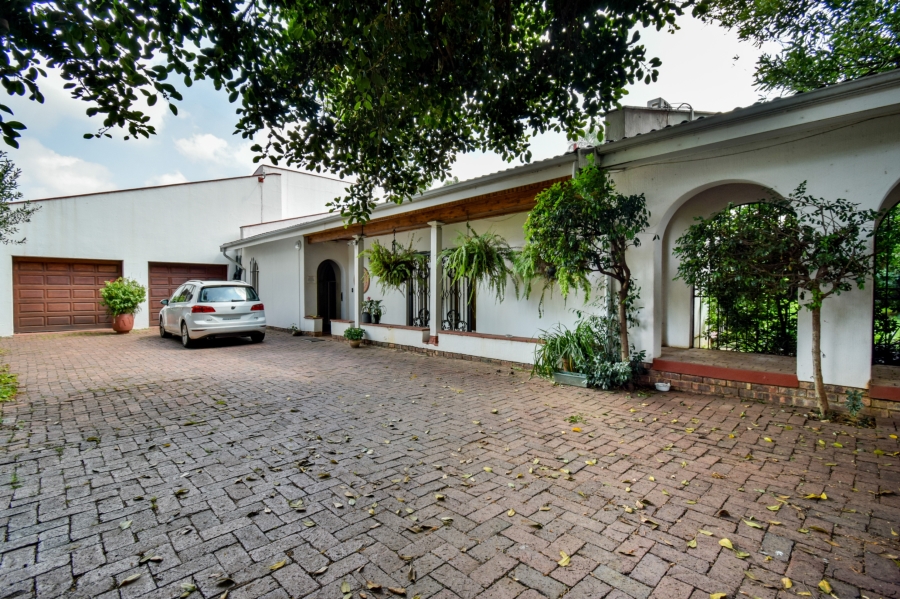 9 Bedroom Property for Sale in Nieuw Muckleneuk Gauteng