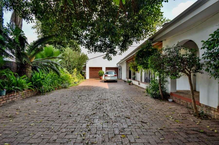 9 Bedroom Property for Sale in Nieuw Muckleneuk Gauteng
