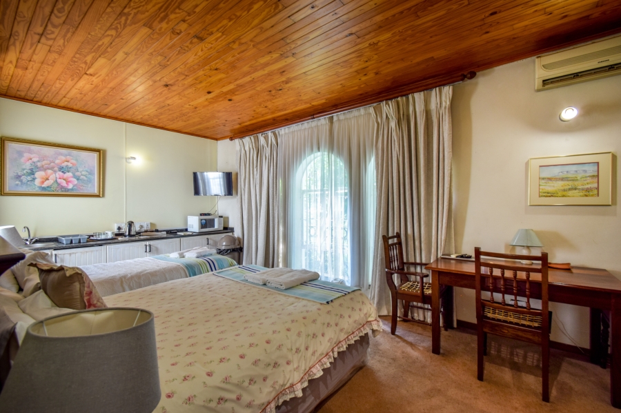 9 Bedroom Property for Sale in Nieuw Muckleneuk Gauteng