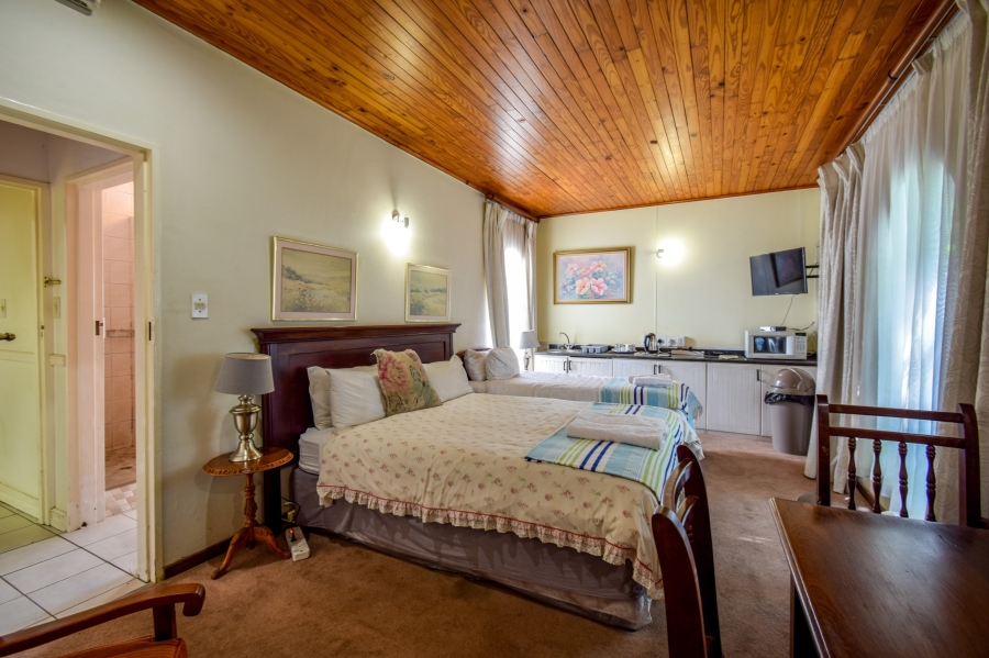 9 Bedroom Property for Sale in Nieuw Muckleneuk Gauteng