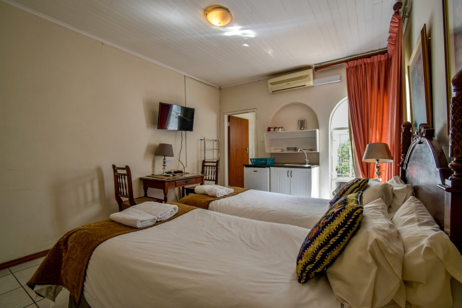9 Bedroom Property for Sale in Nieuw Muckleneuk Gauteng