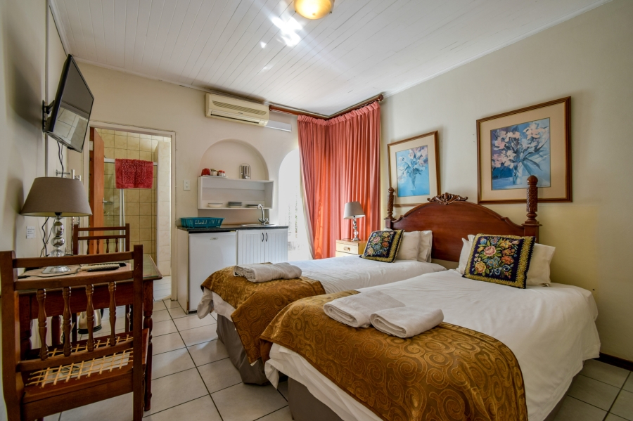 9 Bedroom Property for Sale in Nieuw Muckleneuk Gauteng