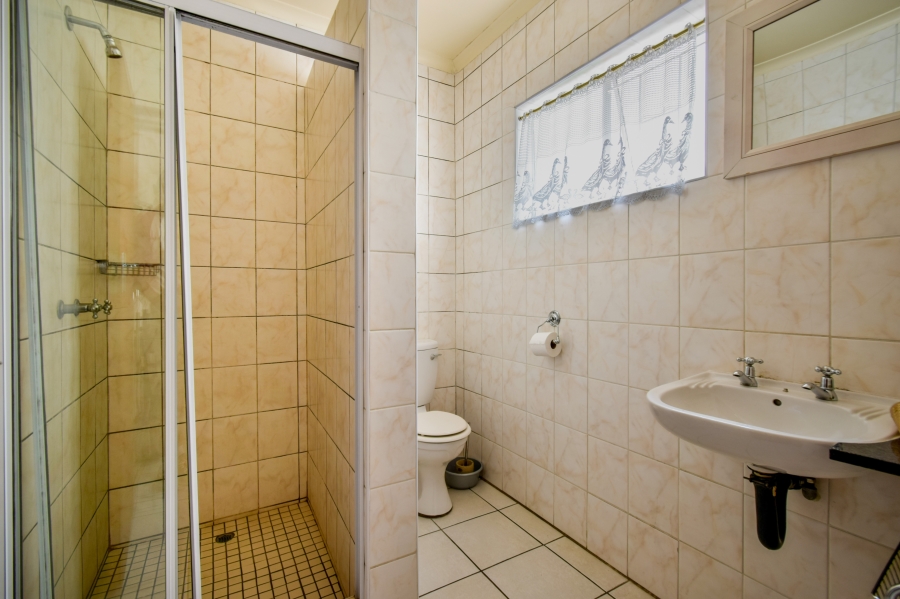 9 Bedroom Property for Sale in Nieuw Muckleneuk Gauteng