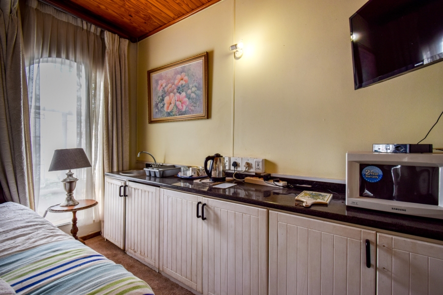9 Bedroom Property for Sale in Nieuw Muckleneuk Gauteng