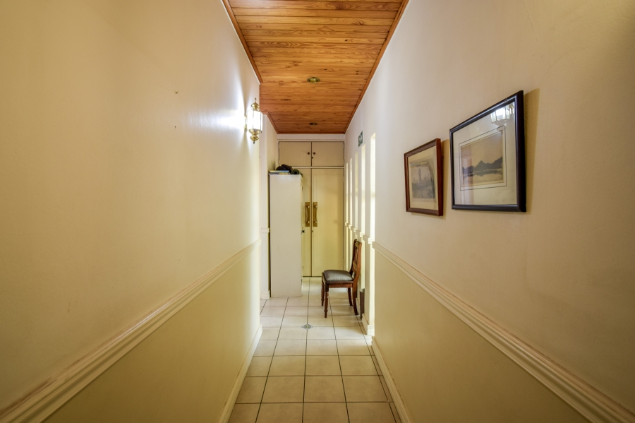 9 Bedroom Property for Sale in Nieuw Muckleneuk Gauteng