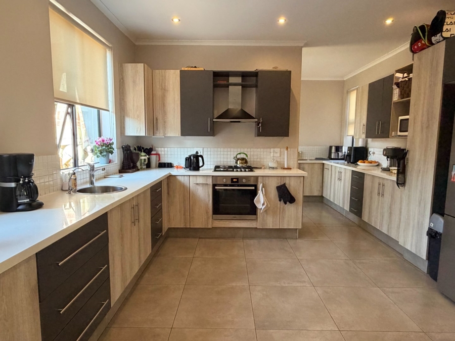 3 Bedroom Property for Sale in Queenswood Gauteng