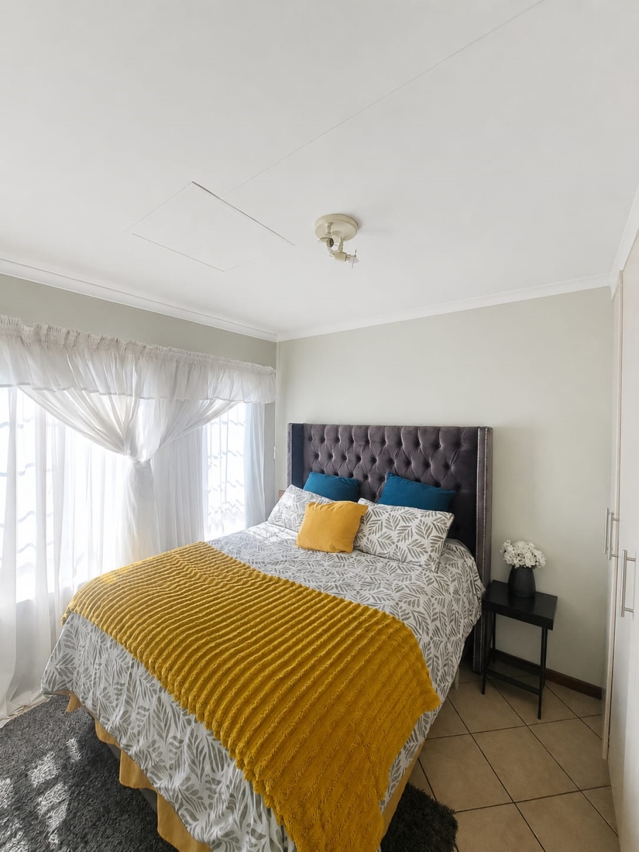 2 Bedroom Property for Sale in Erand Gardens Gauteng
