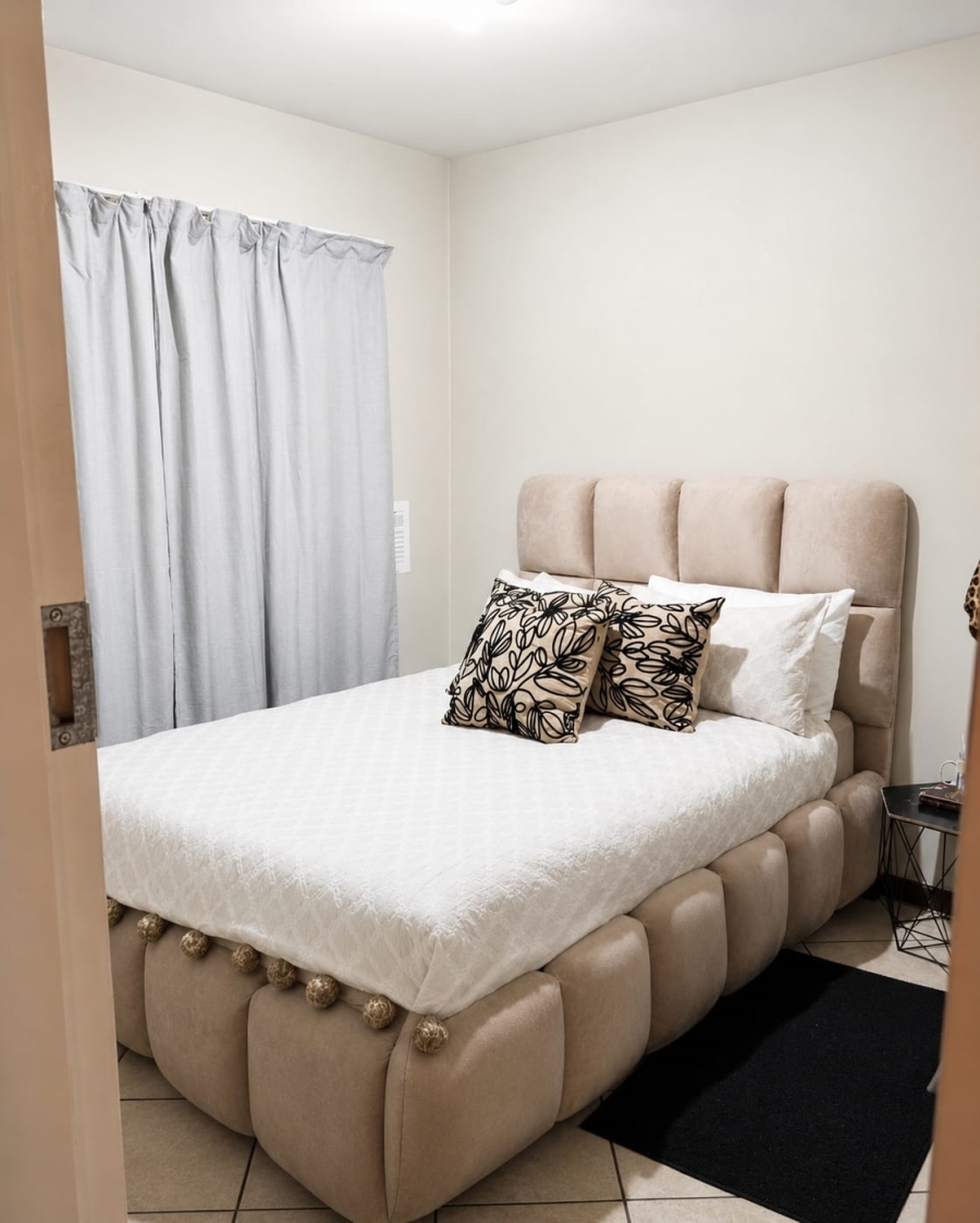 2 Bedroom Property for Sale in Erand Gardens Gauteng