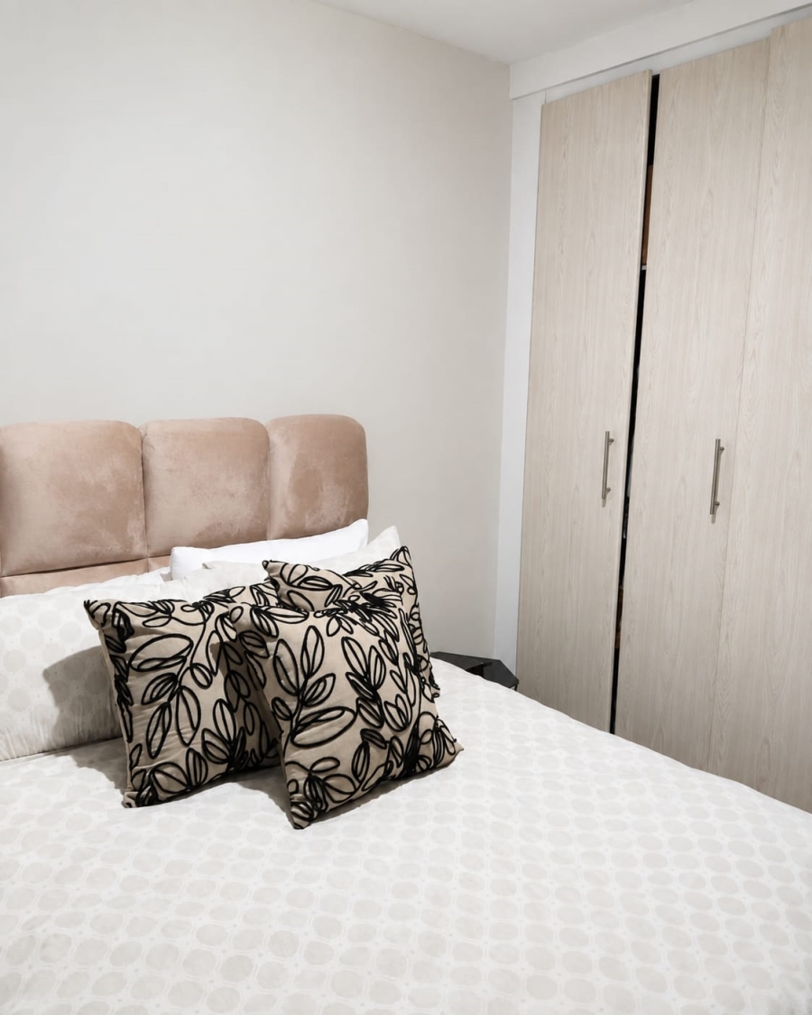 2 Bedroom Property for Sale in Erand Gardens Gauteng