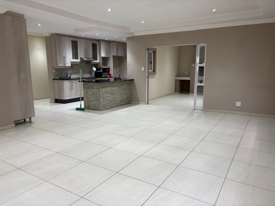 To Let 2 Bedroom Property for Rent in Waverley Gauteng