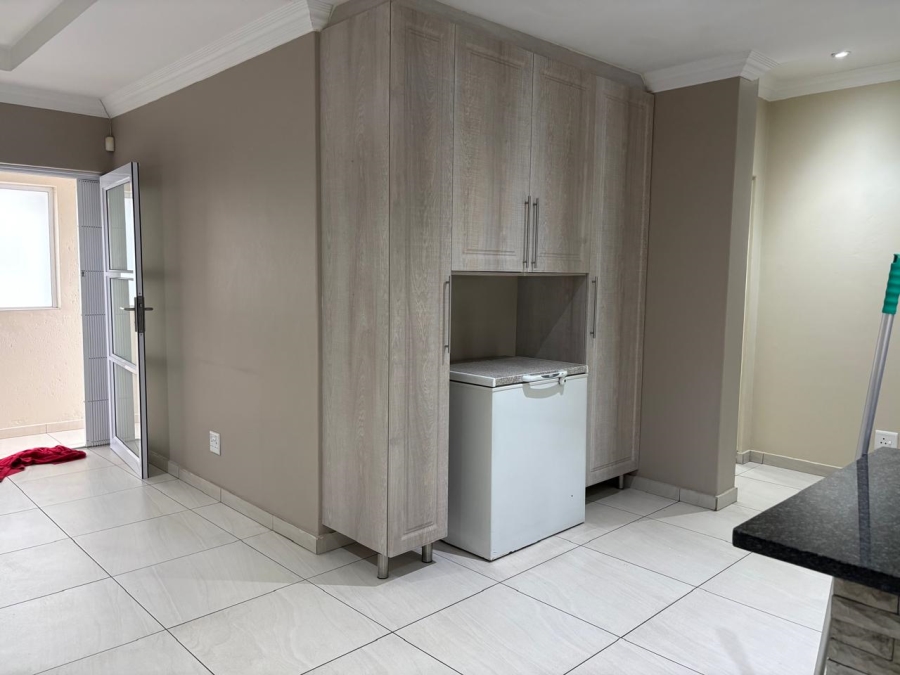 To Let 2 Bedroom Property for Rent in Waverley Gauteng
