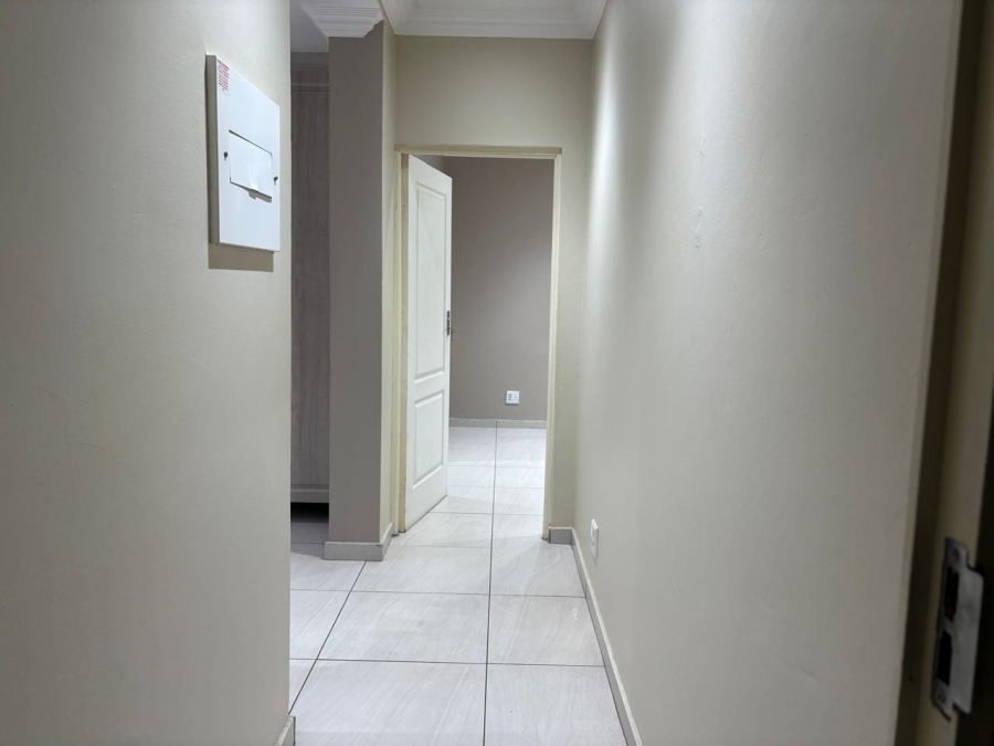 To Let 2 Bedroom Property for Rent in Waverley Gauteng