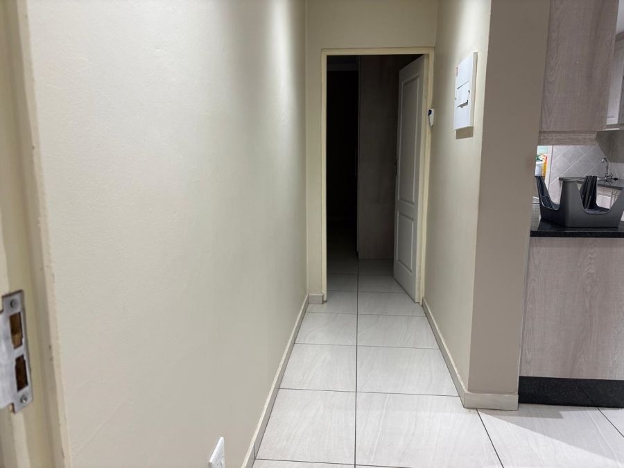 To Let 2 Bedroom Property for Rent in Waverley Gauteng