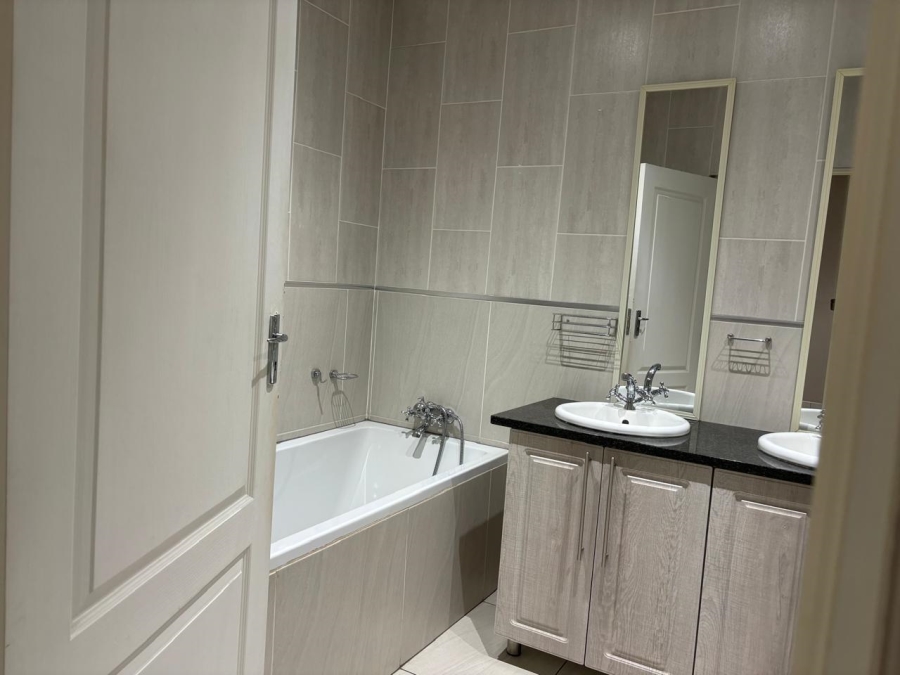 To Let 2 Bedroom Property for Rent in Waverley Gauteng