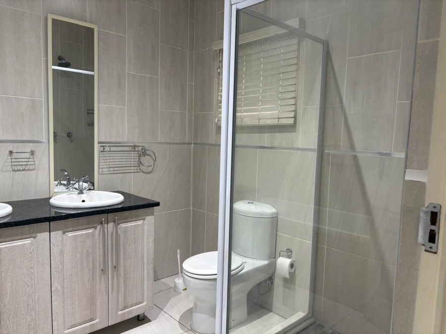 To Let 2 Bedroom Property for Rent in Waverley Gauteng