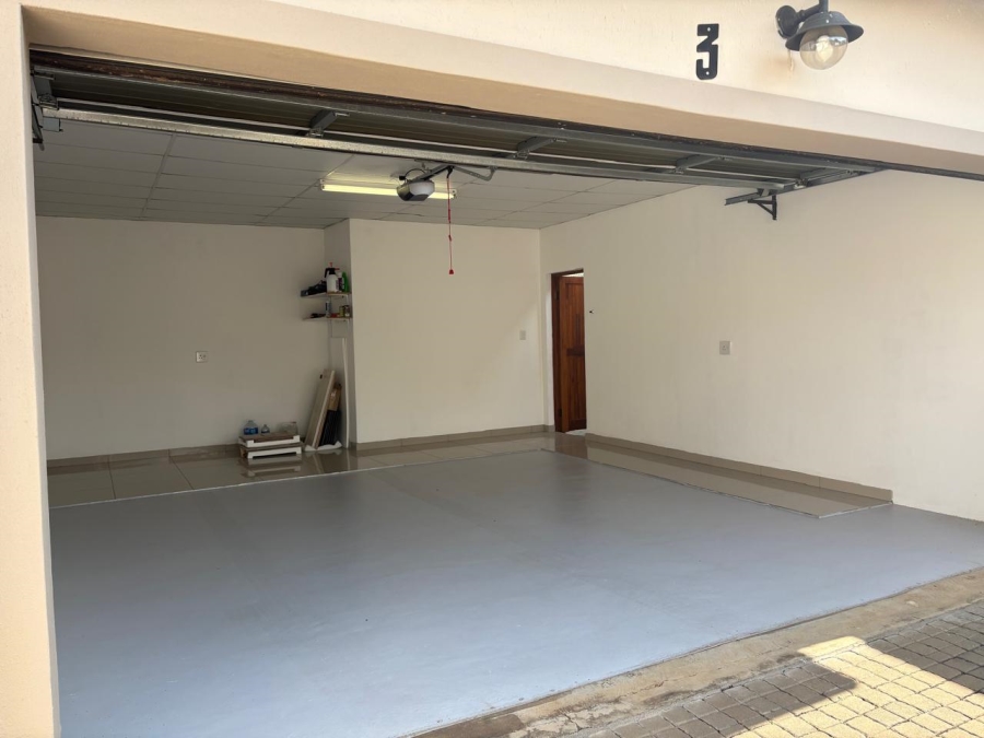 To Let 2 Bedroom Property for Rent in Waverley Gauteng