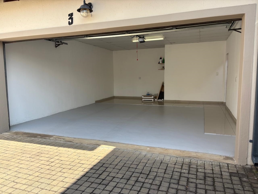To Let 2 Bedroom Property for Rent in Waverley Gauteng