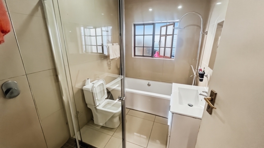 2 Bedroom Property for Sale in Ferndale Gauteng