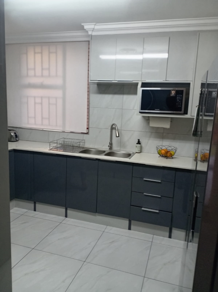 3 Bedroom Property for Sale in Robindale Gauteng