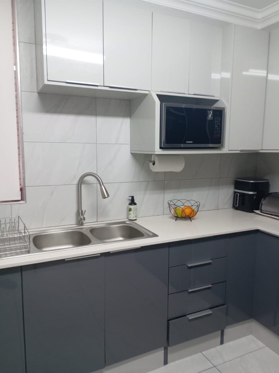 3 Bedroom Property for Sale in Robindale Gauteng