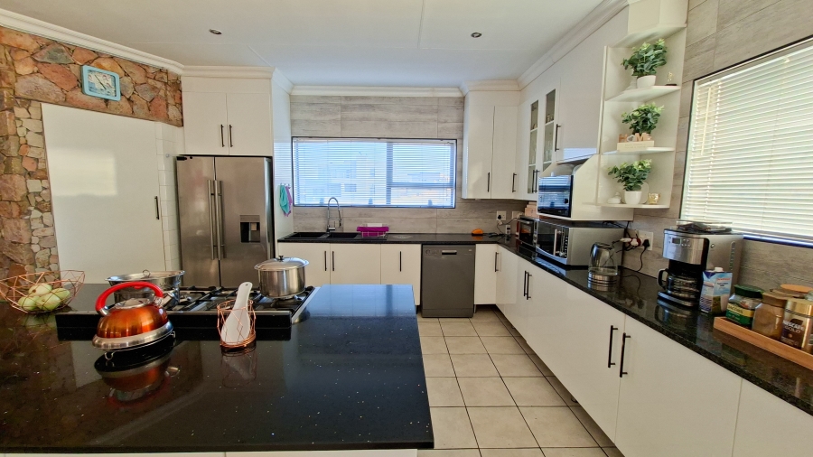 5 Bedroom Property for Sale in Summer Place Estate Gauteng