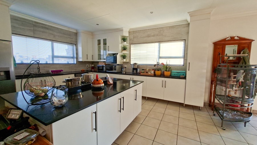 5 Bedroom Property for Sale in Summer Place Estate Gauteng