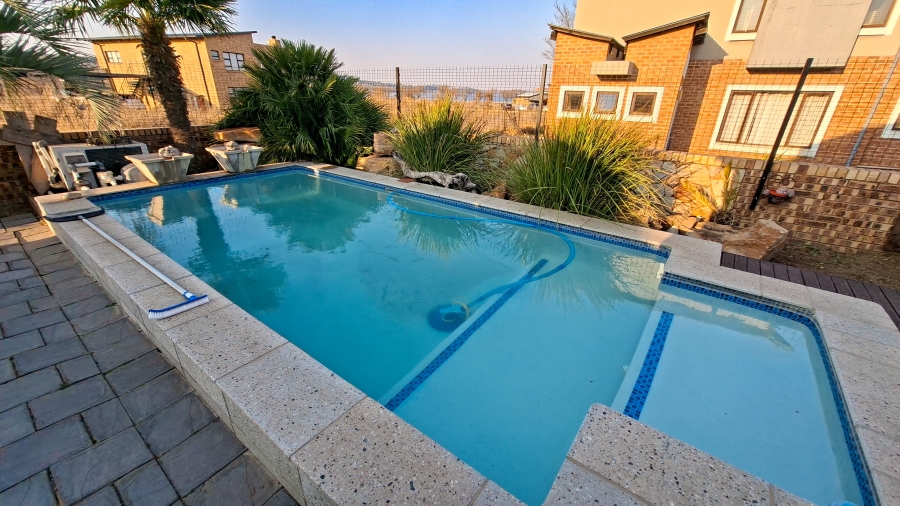 5 Bedroom Property for Sale in Summer Place Estate Gauteng